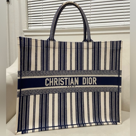 Christian Dior Stripes Book Large Tote Bag - Picture 10 of 16
